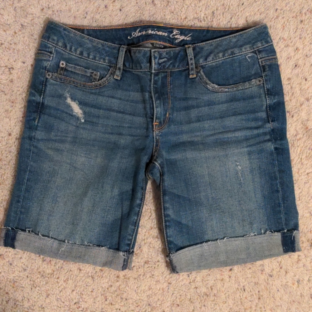 American Eagle cuffed Bermuda shorts - size 8